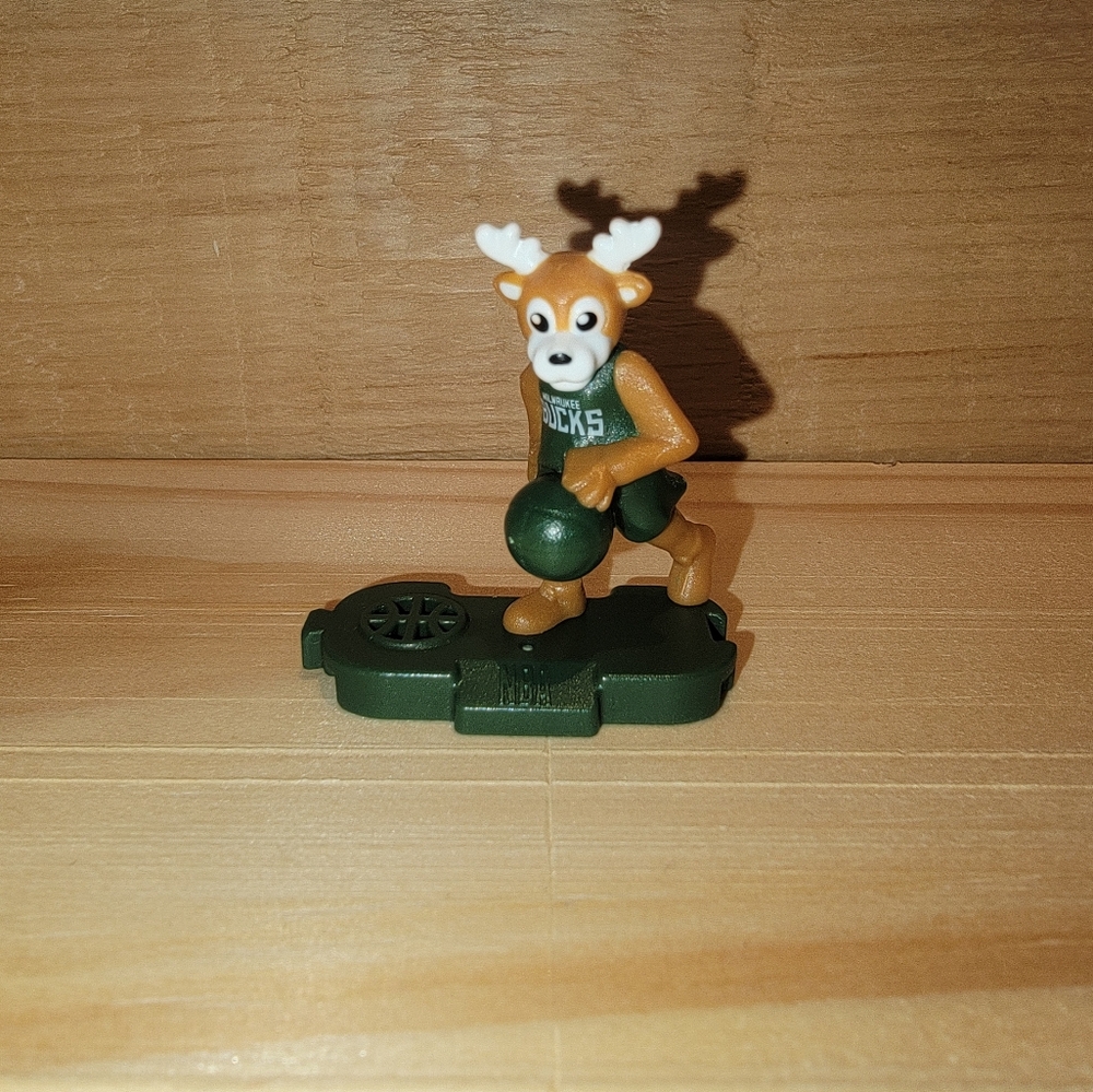 Bango Figurine – NBA Kinder Egg Limited Edition – Milwaukee Bucks Mascot